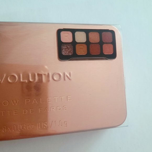 REVOLUTION Eternal 8pc eye shadow palette - Picture 3 of 4
